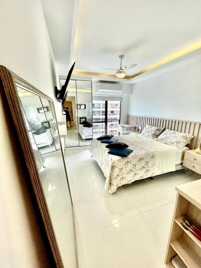Four Seasons 5 Stars Apartemen *